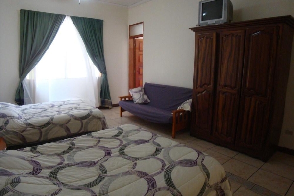 Hotel La Guaria Inn & Suites